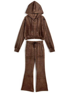 ベロアパーカー×フレアパンツセットアップ