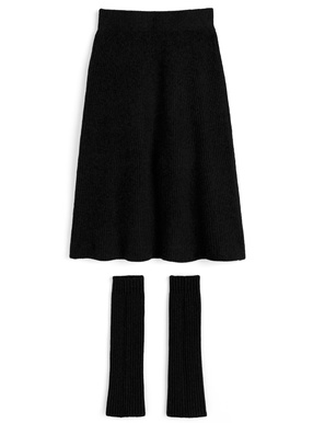 レッグウォーマー付きリブニットミドルスカート