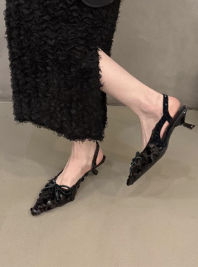 リボンスパンコールストラップパンプス